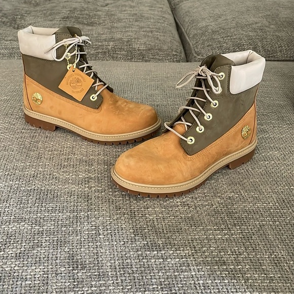 NWT TIMBERLAND Waterproof Boots! - Picture 8 of 12